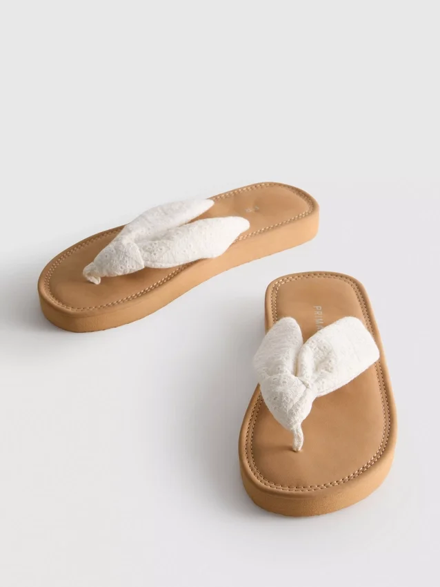 Sandalias de dedo con detalle de nudo