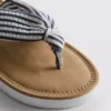 Sandalias de dedo con detalle de nudo