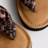 Sandalias de dedo con detalle de nudo