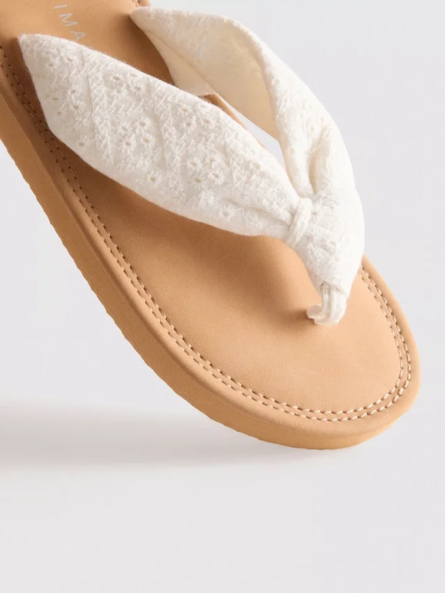 Sandalias de dedo con detalle de nudo