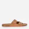 Sandalias de dos tiras con hebilla