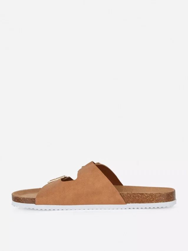 Sandalias de dos tiras con hebilla