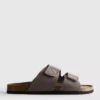 Sandalias de dos tiras y suela gruesa