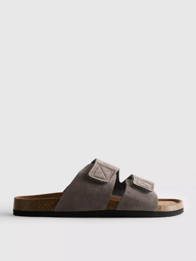 Sandalias de dos tiras y suela gruesa