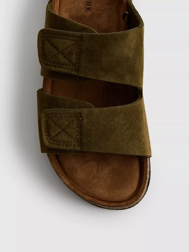 Sandalias de dos tiras y suela gruesa