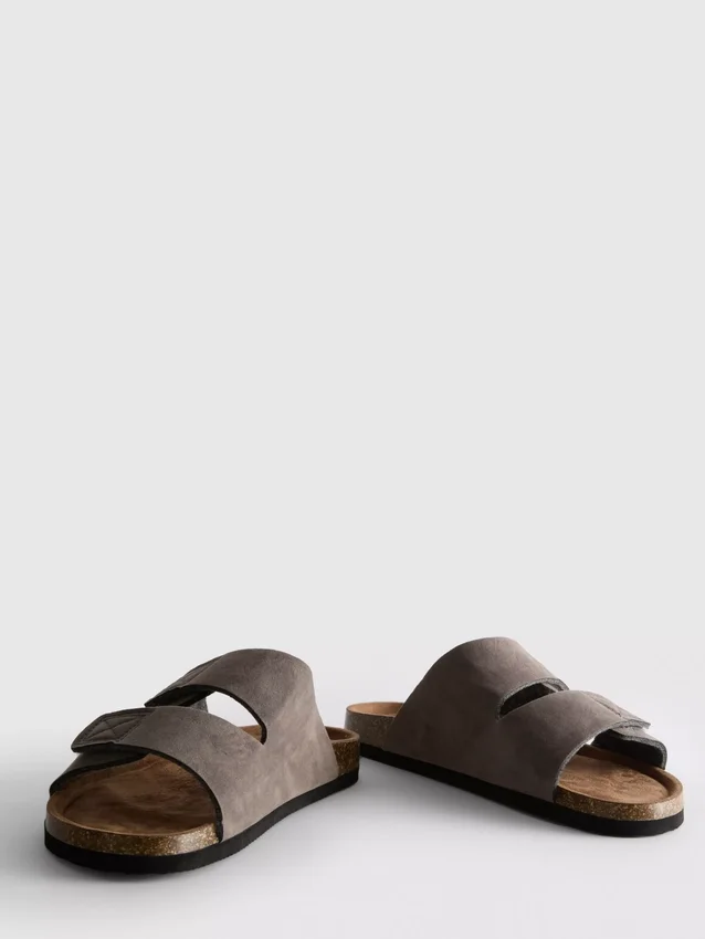 Sandalias de dos tiras y suela gruesa
