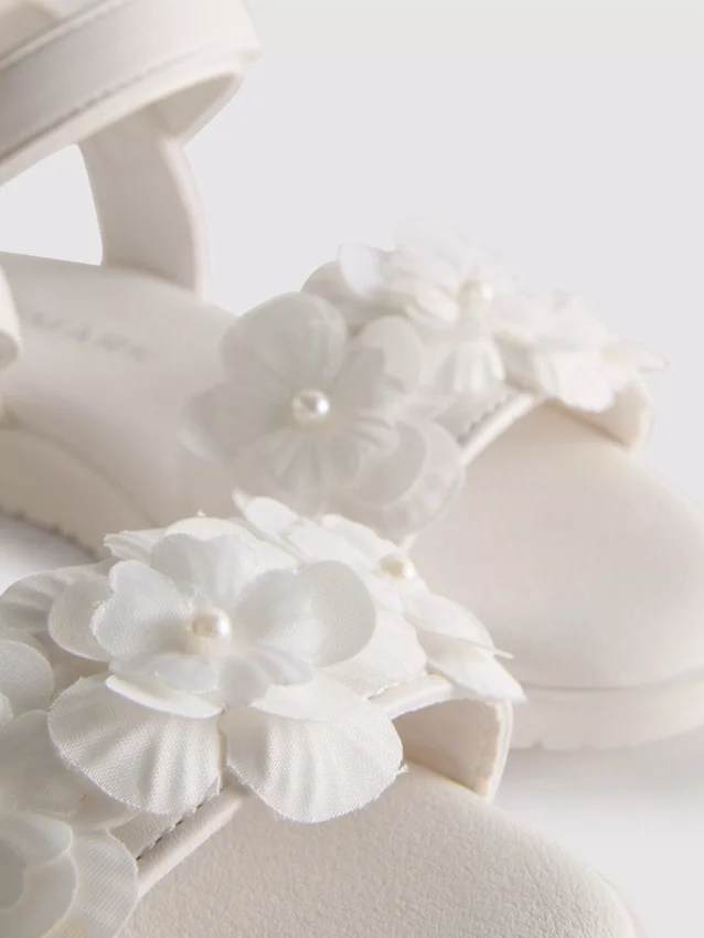 Sandalias de fiesta con flores de tul