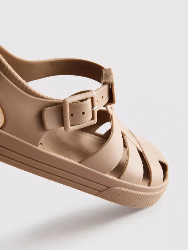 Sandalias de gelatina con diseño de rejilla