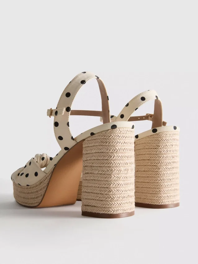 Sandalias de plataforma con detalle de nudo