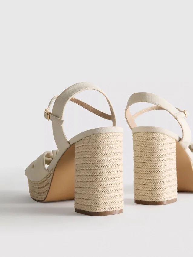 Sandalias de plataforma con detalle de nudo
