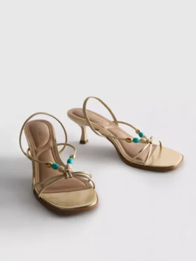 Sandalias de tacón bajo con cuentas