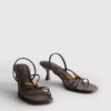 Sandalias de tacón bajo con cuentas