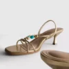 Sandalias de tacón bajo con cuentas