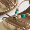 Sandalias de tacón bajo con cuentas