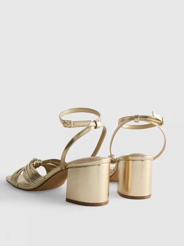 Sandalias de tacón con detalle retorcido