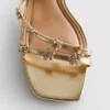 Sandalias de tacón con pedrería floral y horma ancha