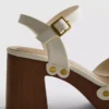 Sandalias de tacón con tachuelas en imitación de gamuza