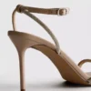 Sandalias de tacón con tiras