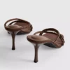 Sandalias de tacón con tiras adornadas