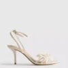 Sandalias de tacón con tiras y flor de croché