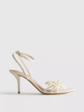 Sandalias de tacón con tiras y flor de croché