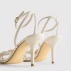 Sandalias de tacón con tiras y flor de croché