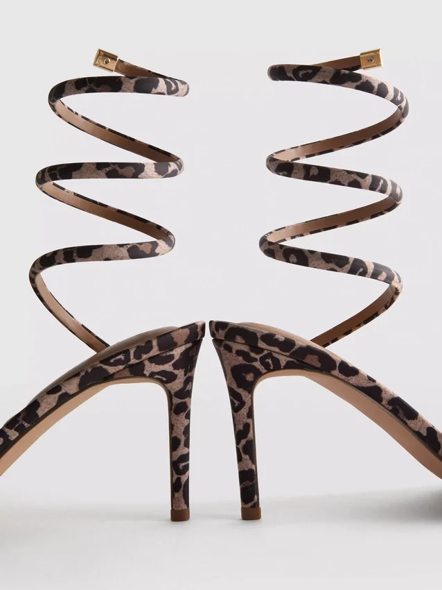 Sandalias de tacón en espiral con estampado de leopardo