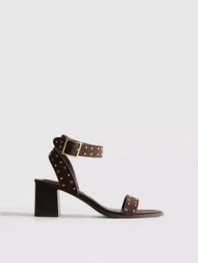 Sandalias de tacón grueso con tachuelas