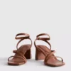 Sandalias de tacón grueso de horma ancha