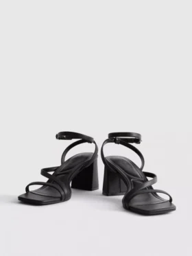 Sandalias de tacón grueso de horma ancha