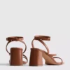 Sandalias de tacón grueso de horma ancha