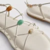 Sandalias de tiras con cuentas