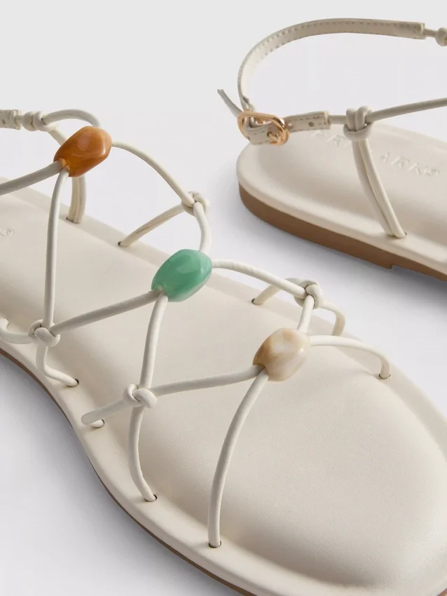 Sandalias de tiras con cuentas
