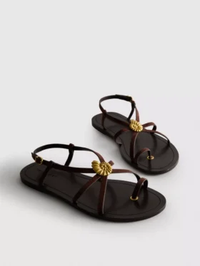 Sandalias de tiras con estrellas de mar de Paula Echevarría