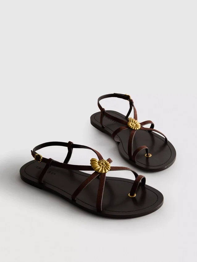 Sandalias de tiras con estrellas de mar de Paula Echevarría