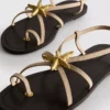 Sandalias de tiras con estrellas de mar de Paula Echevarría