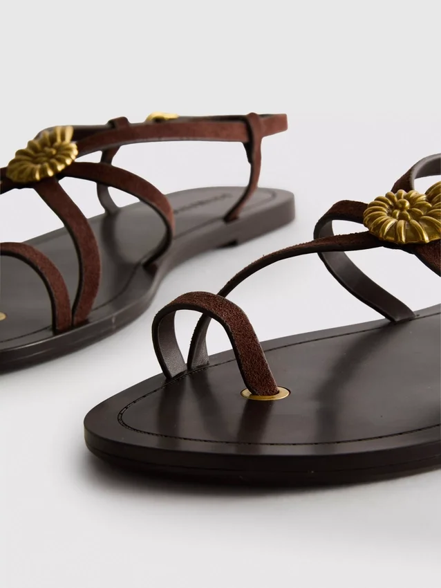 Sandalias de tiras con estrellas de mar de Paula Echevarría