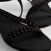 Sandalias de tiras con tachuelas