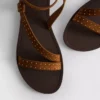 Sandalias de tiras con tachuelas