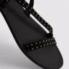 Sandalias de tiras con tachuelas