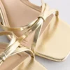 Sandalias de tiras con tacón grueso