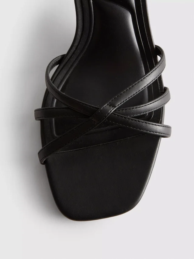 Sandalias de tiras trenzadas con tacón grueso