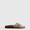 Sandalias de una sola correa con tachuelas