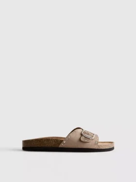 Sandalias de una sola correa con tachuelas