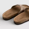 Sandalias de una sola correa con tachuelas
