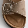 Sandalias de una sola correa con tachuelas