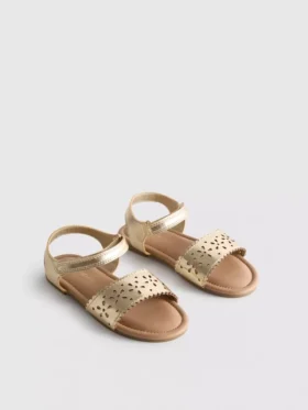 Sandalias metálicas con corte a láser