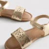 Sandalias metálicas con corte a láser