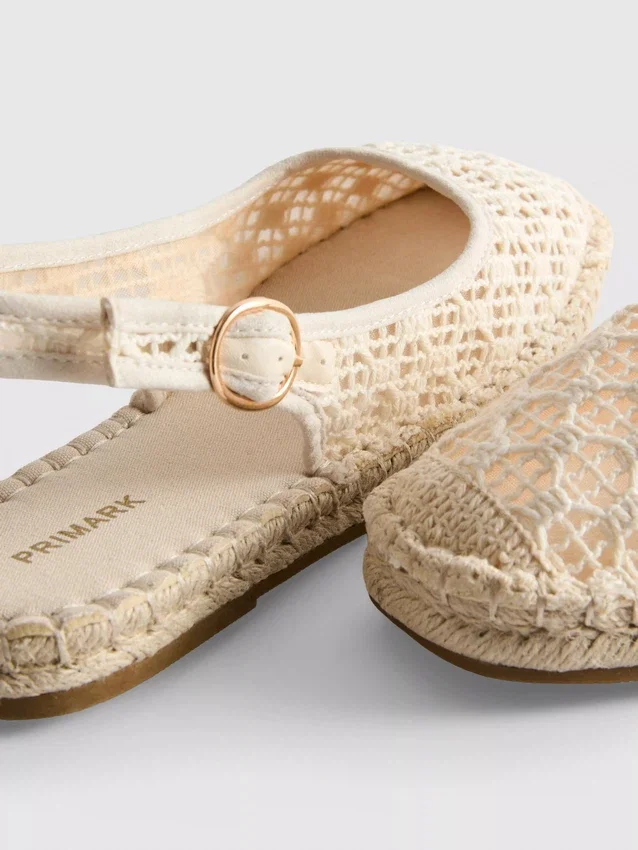 Sandalias tipo alpargatas con talón abierto