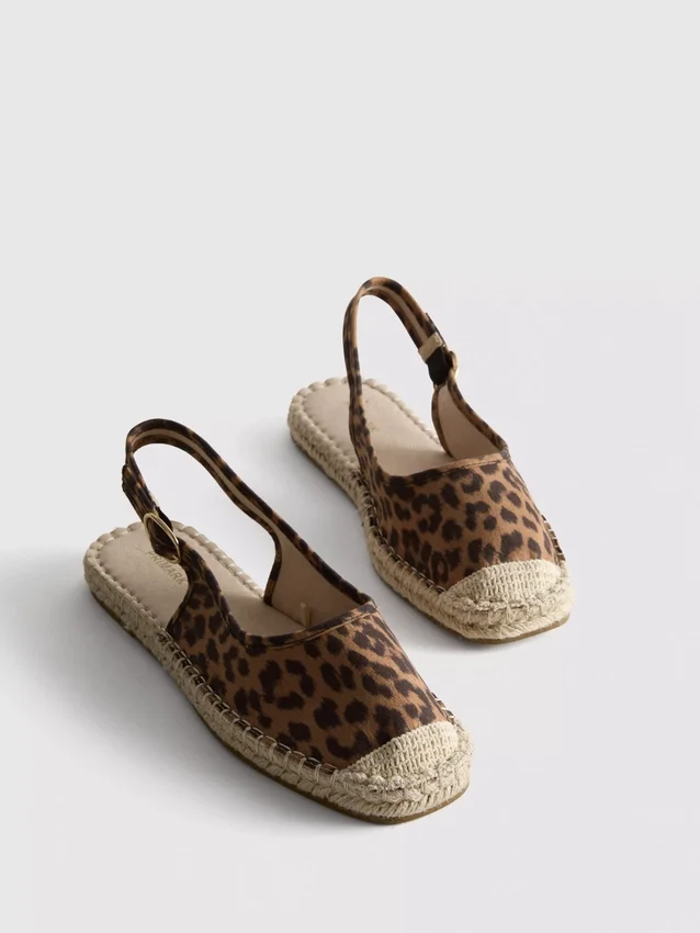 Sandalias tipo alpargatas con talón abierto
